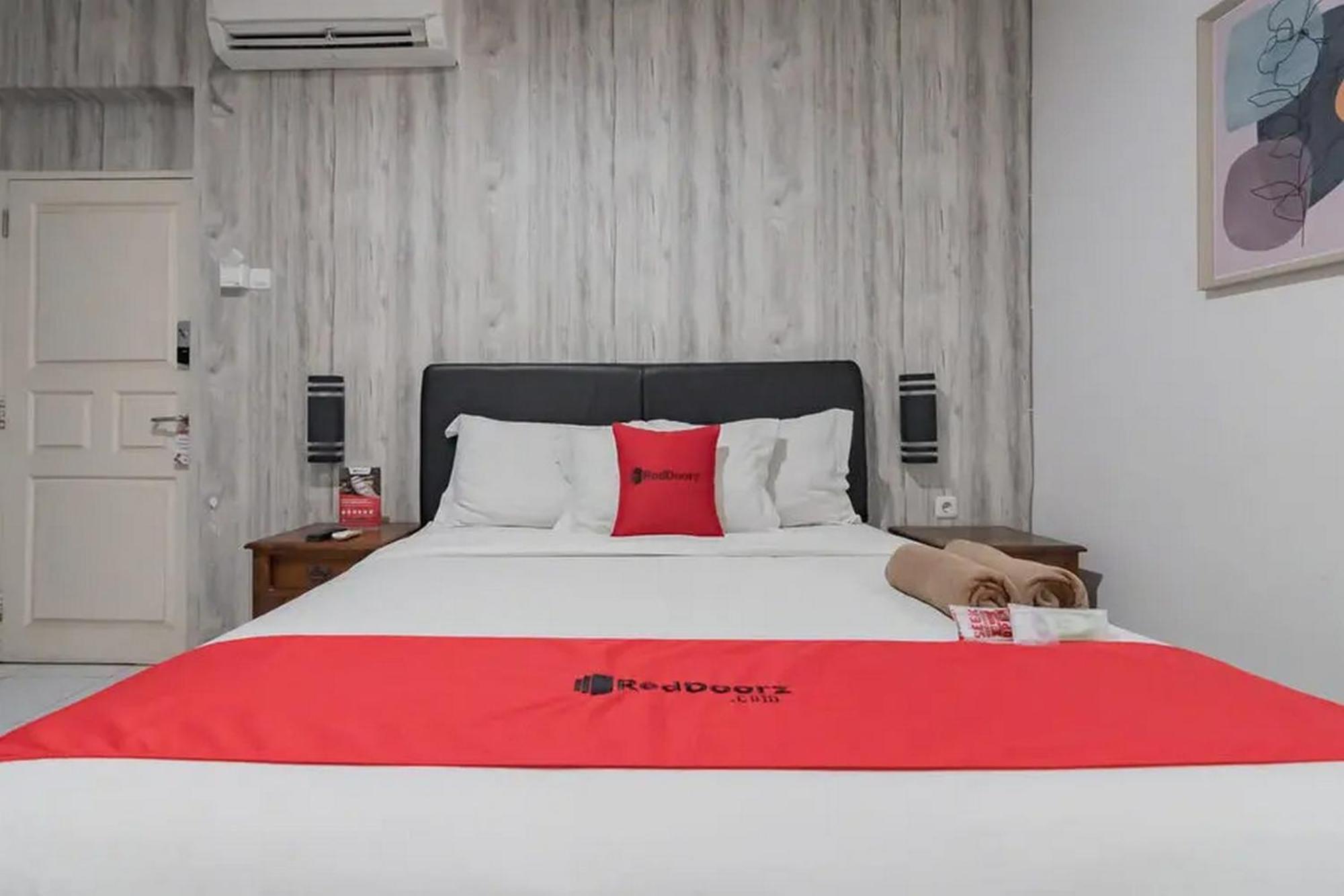 RedDoorz At Arwiga Hotel Bandung Exterior foto