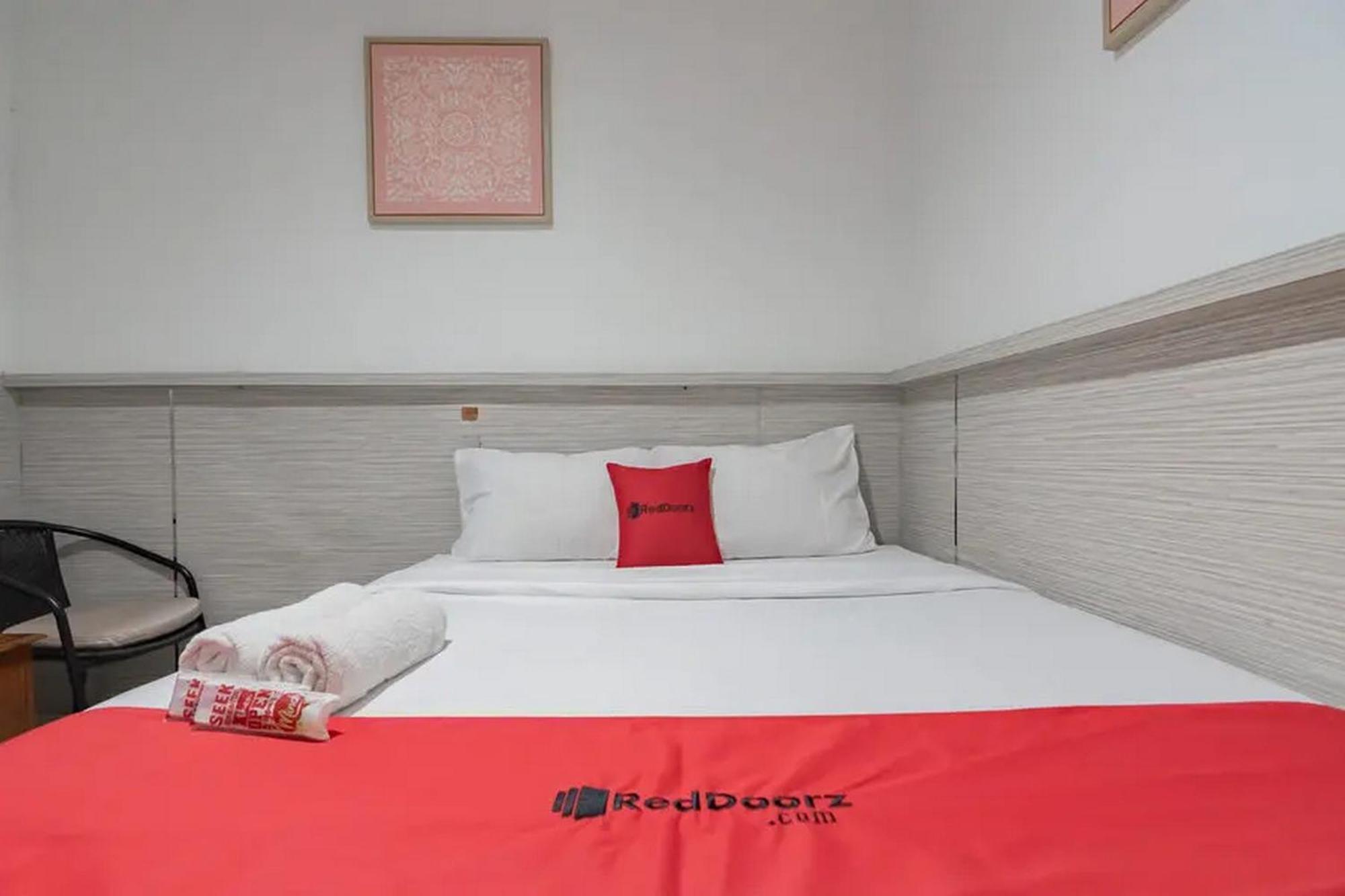 RedDoorz At Arwiga Hotel Bandung Exterior foto